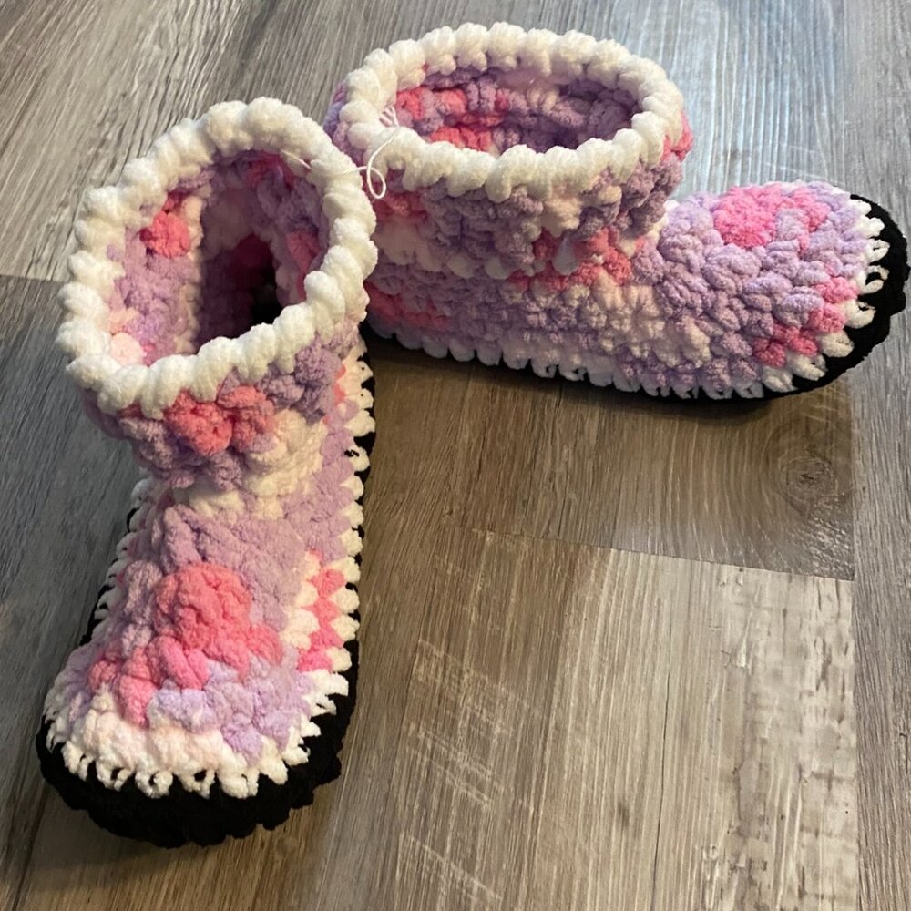 New Super Cozy soft slippers - Pretty Girl- size 7/8 - nonslip bottoms
